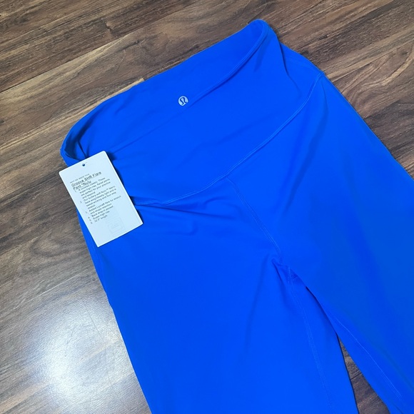 lululemon flared design Pants. Gives a flattering look. vibrant colour. NWT - Picture 2 of 5